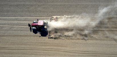 Rolnicy z niepokojem patrzą w niebo. Jeśli nic się nie zmieni, Polacy jeszcze bardziej dostaną po kieszeni