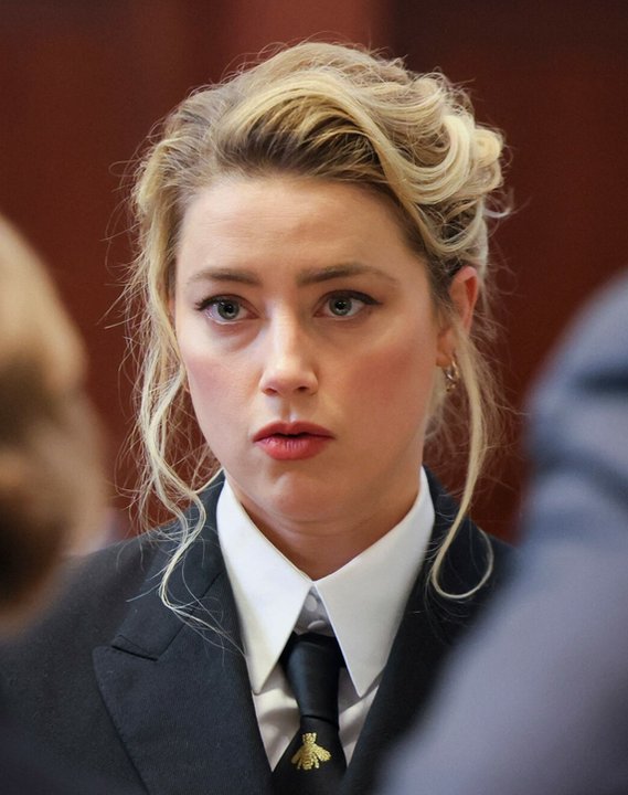 Amber Heard podczas rozprawy sądowej 13 kwietnia 2022 r.