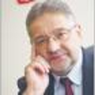 Premier nie może zmuszać do zwalniania urzędników