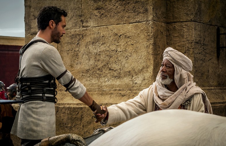 Jack Huston i Morgan Freeman w filmie 'Ben-Hur'