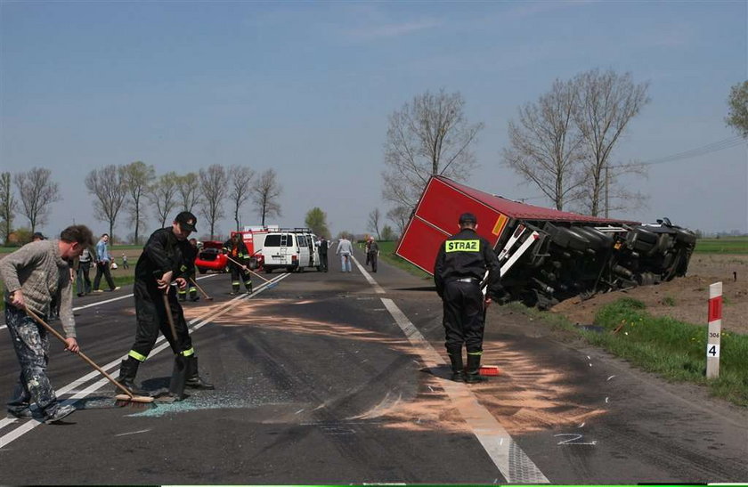 Tir zmiażdżył rodzinę