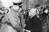 Protektor Czech i Moraw Konstantin von Neurath i prezydent dr Emil Hácha podczas parady w Pradze, marzec 1940 r.