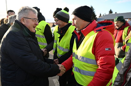 Rolnicy z "podkarpackiej oszukanej wsi" zawieszą protest. Wskazali konkretne daty