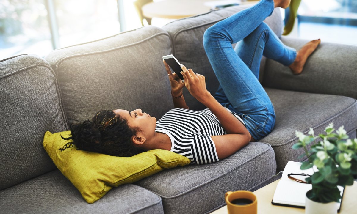 Rzeczy, które robimy, gdy jesteśmy zmęczone, a wcale nam nie pomagają