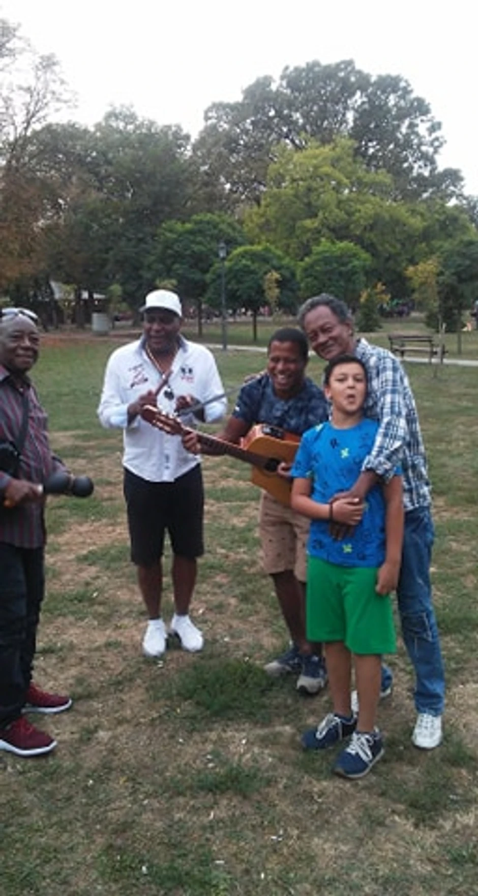 Horhe sa članovima benda i sinom Adrianom