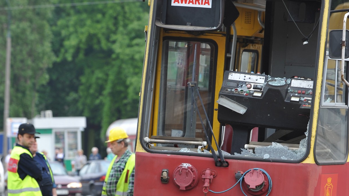 Na ulicy Woronicza przywrócono już normalny ruch tramwajowy. Skrzyżowanie było zablokowane przez kilka godzin po tym jak rano wykoleił się tam tramwaj skręcający w lewo w Puławską,