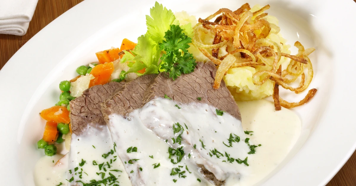 Pyszny obiad na czwartek. Podajemy przepis, Ty gotujesz. Sztuka mięsa w sosie chrzanowym