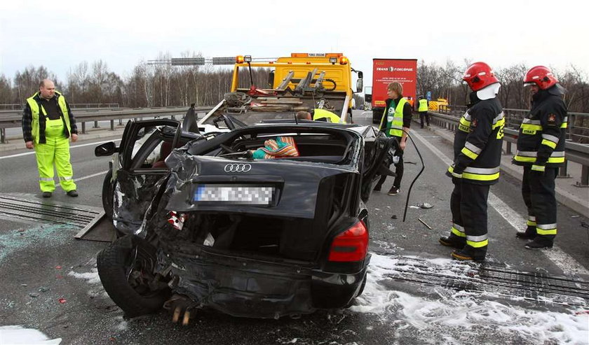 dwa tiry i dwie sosbówki zderzyła się na drodz S1