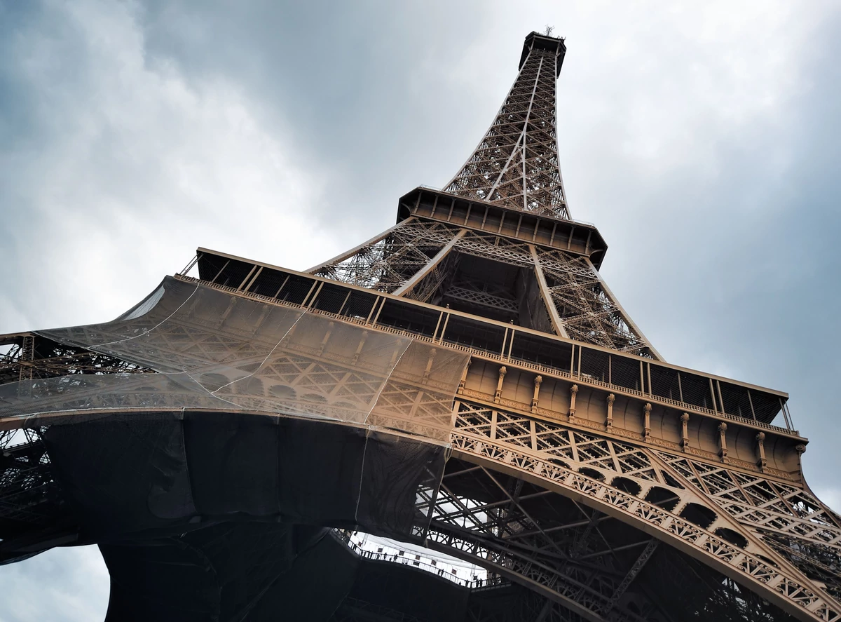 France : la Tour Eiffel fermée suite à une grève des travailleurs