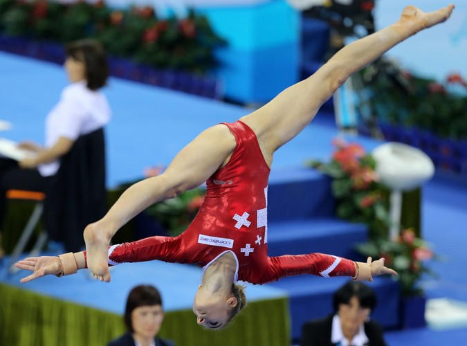 Piękne dziewczyny i ich niesamowite ewolucje