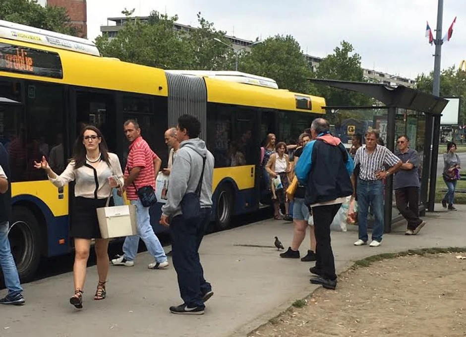 "Maskirani" kontrolori ulaze u autobus