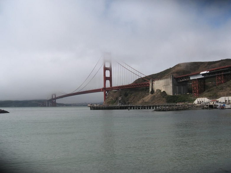 Most Golden Gate skąpany w porannej mgle (fot. T. Leszkowicz)
