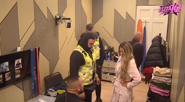 FILP CAR PLJUNUO ANELI AHMIĆ U LICE! Potpuni haos u rijalitiju "Elita 10", pale i JEZIVE UVREDE