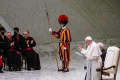 Papież przestrzega przed 'podrabianym Bożym Narodzeniem'