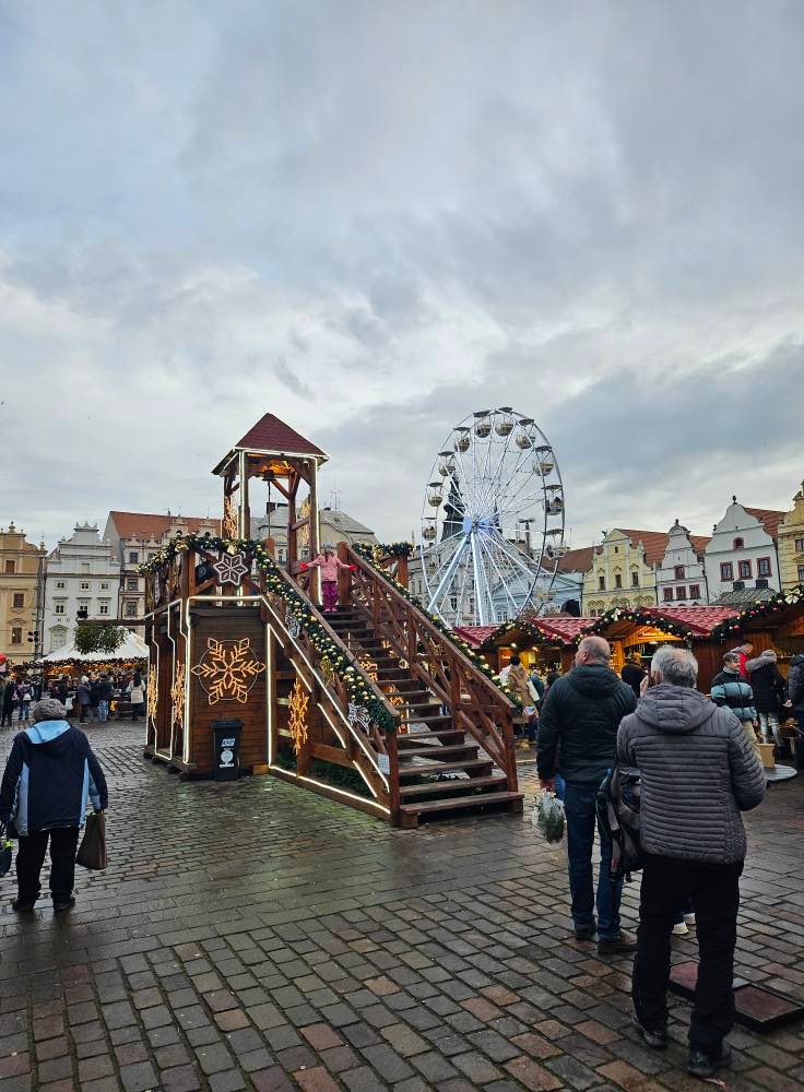 Názlerová si obzrela vianočné trhy v Plzni.