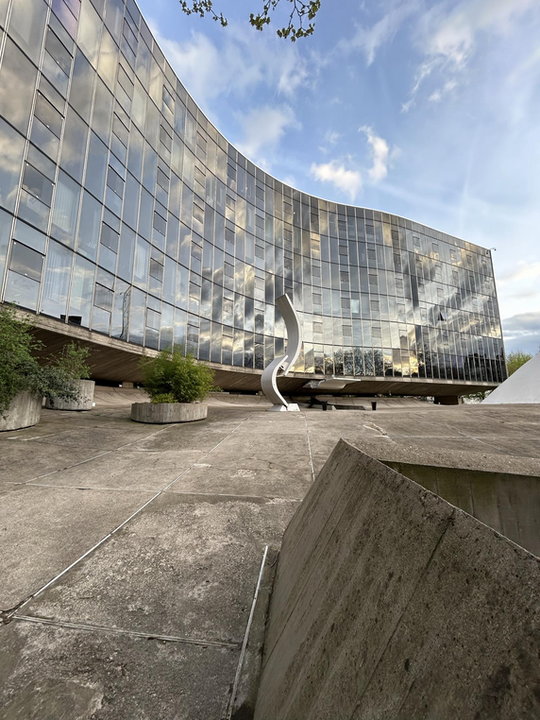 Oscar Niemeyer w Paryżu. Modernistyczna siedziba partii