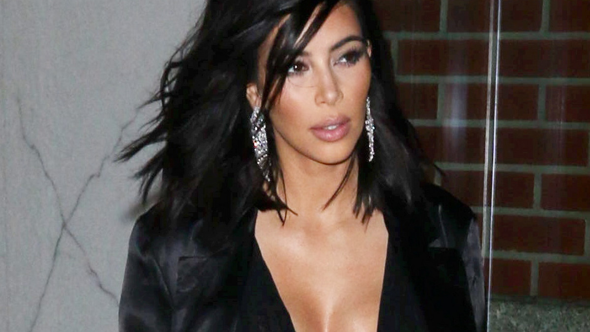 Ogromny dekolt Kim Kardashian