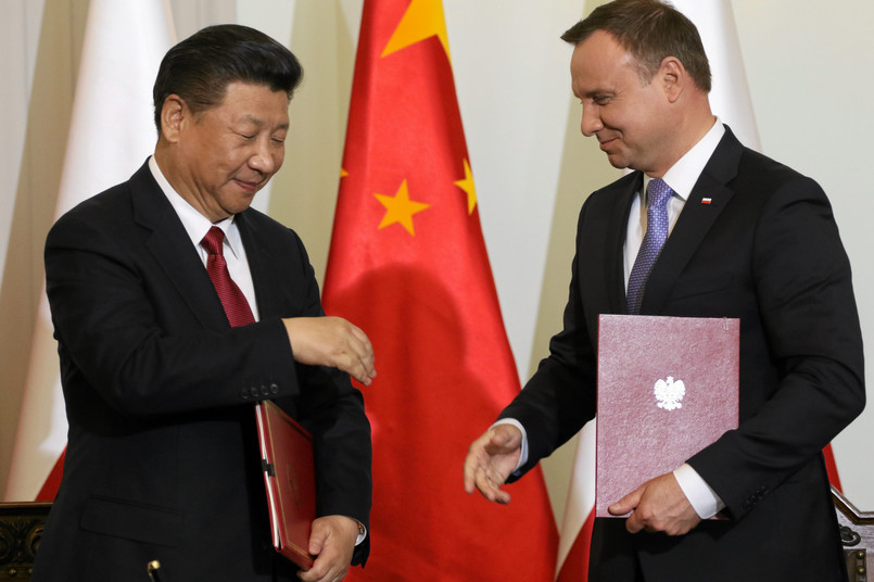 Rok 2016. Andrzej Duda i Xi Jinping podczas podpisania umów