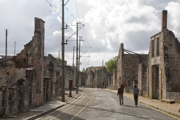 ORADOUR-SUR-GLANE. ŚWIADECTWO OKRUCIEŃSTWA WOJNY