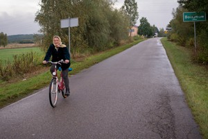 Borzymów, wieś w województwie świętokrzyskim, gdzie mieszka około 400 osób bez dostępu do szkoły, poczty czy przedszkola.