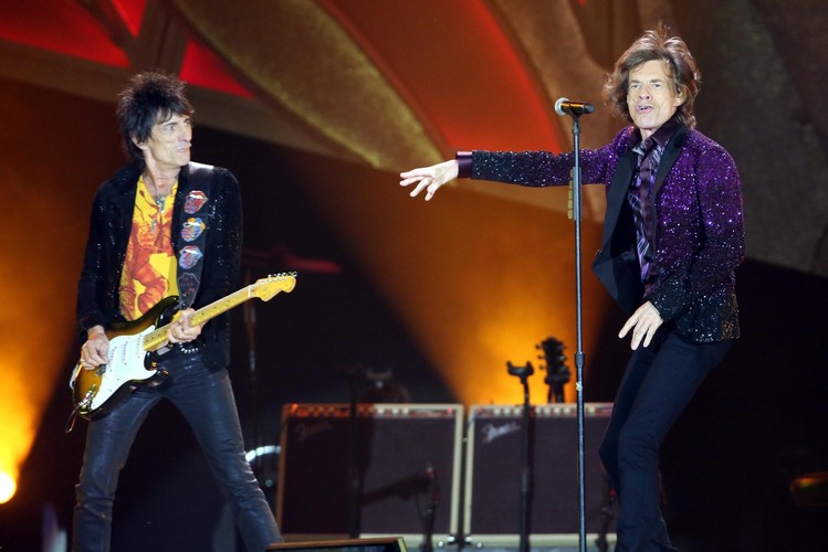 Ronnie Wood i Mick Jagger podczas koncertu w Tel-Awiwie