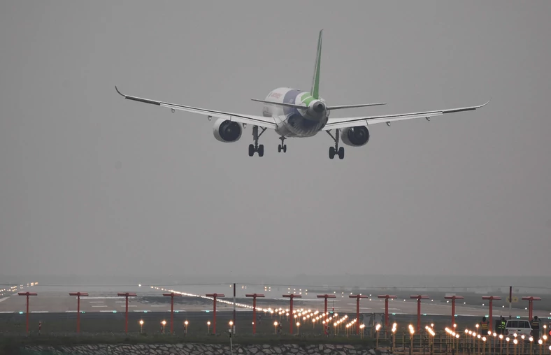 C919 podczas lądowania