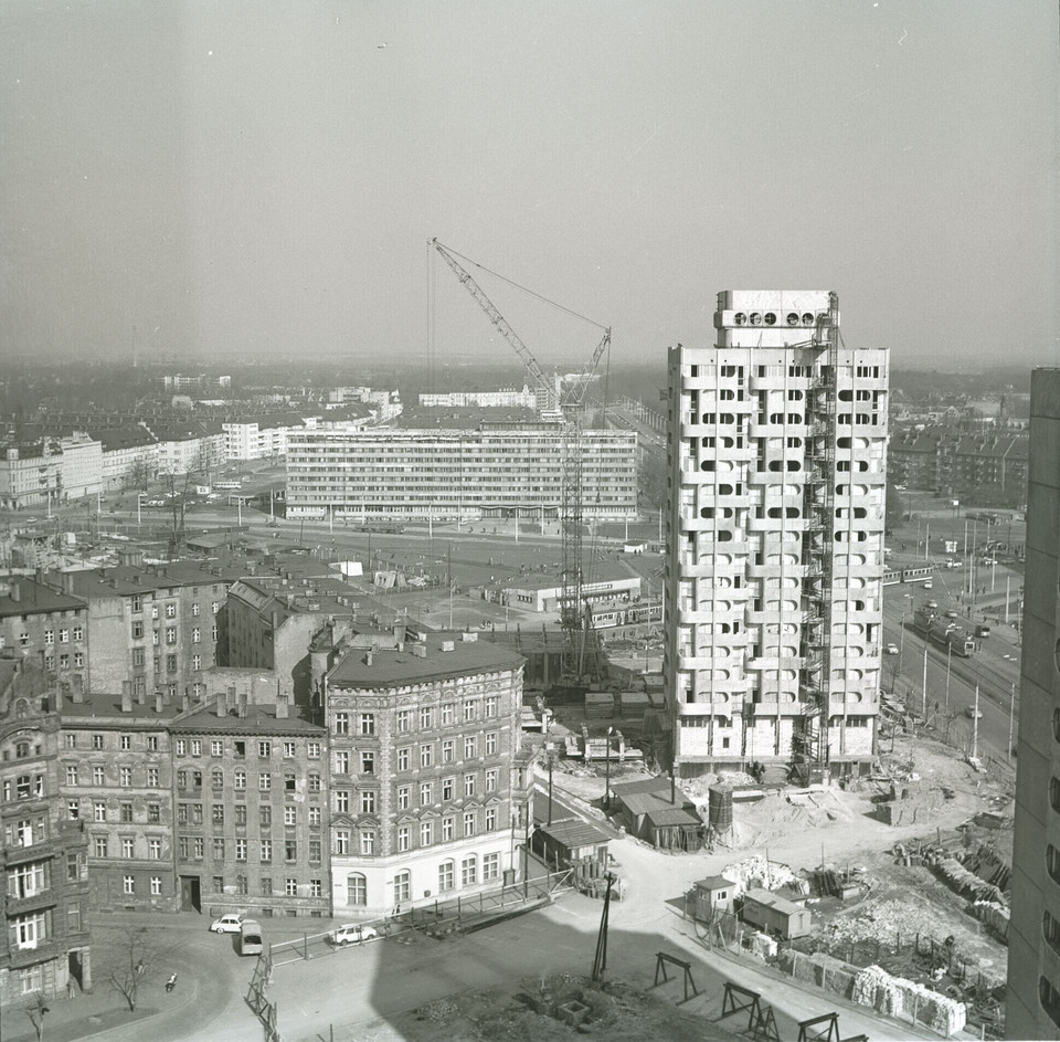 Jadwiga Grabowska-Hawrylak, budowa zespołu mieszkaniowego, plac Grunwaldzki, fot. Zbigniew Nowak, Ośrodek Pamięć i Przyszłość