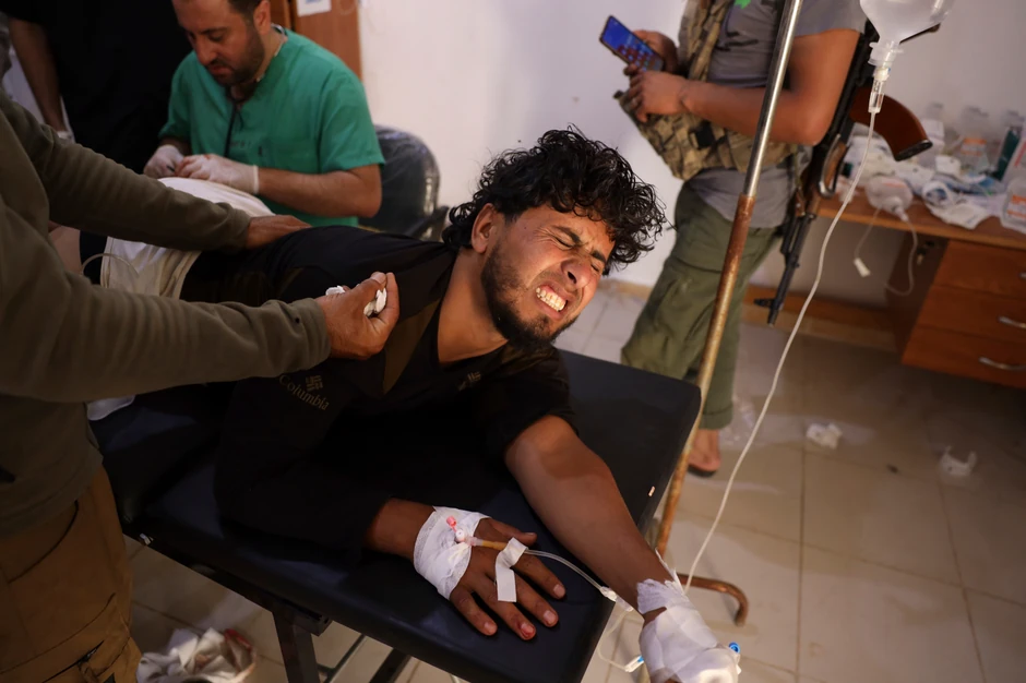 Ranjeni sirijski vladin vojnik u bolnici u selu Bursra al Harir na jugu Sirije 15. jula