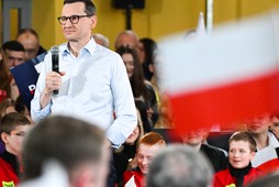 Premier Mateusz Morawiecki podczas spotkania z wyborcami w Jaśle na Podkarpaciu