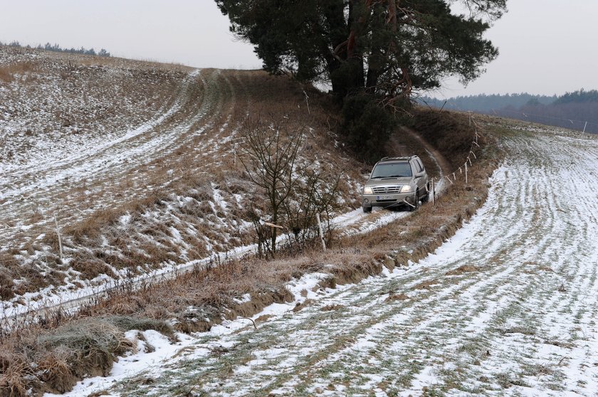 Kępa Zagajna - codziennie przez gospodarstwo pana Jerzego przejeżdżają samochody