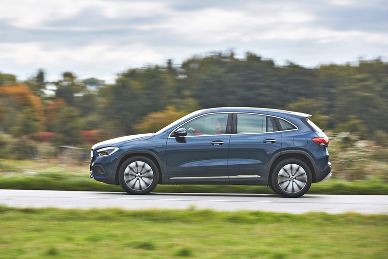 Porównanie hybrydowych SUVów: Mercedes GLA 250e kontra Volvo XC40 Recharge T4