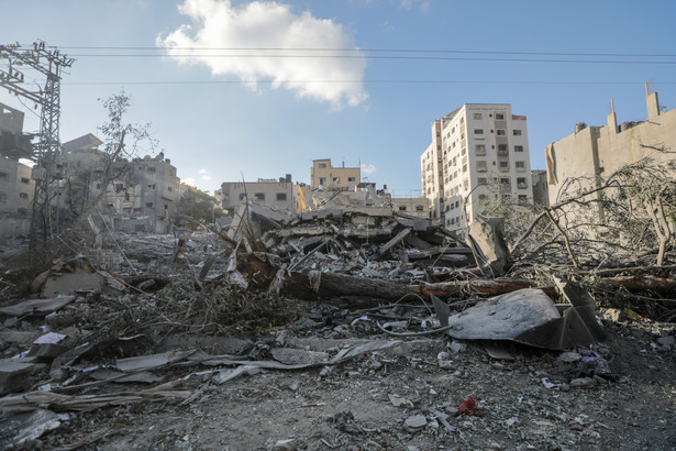 Zniszczone budynki mieszkalne po ataku na Strefę Gazy