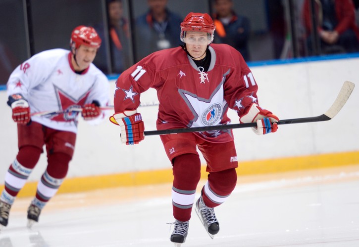 Władimir Putin i Aleksander Łukaszenka jak gwiazdy hokeja