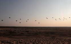 Amerykański desant spadochronowy na polską pustynię [ZDJĘCIA]