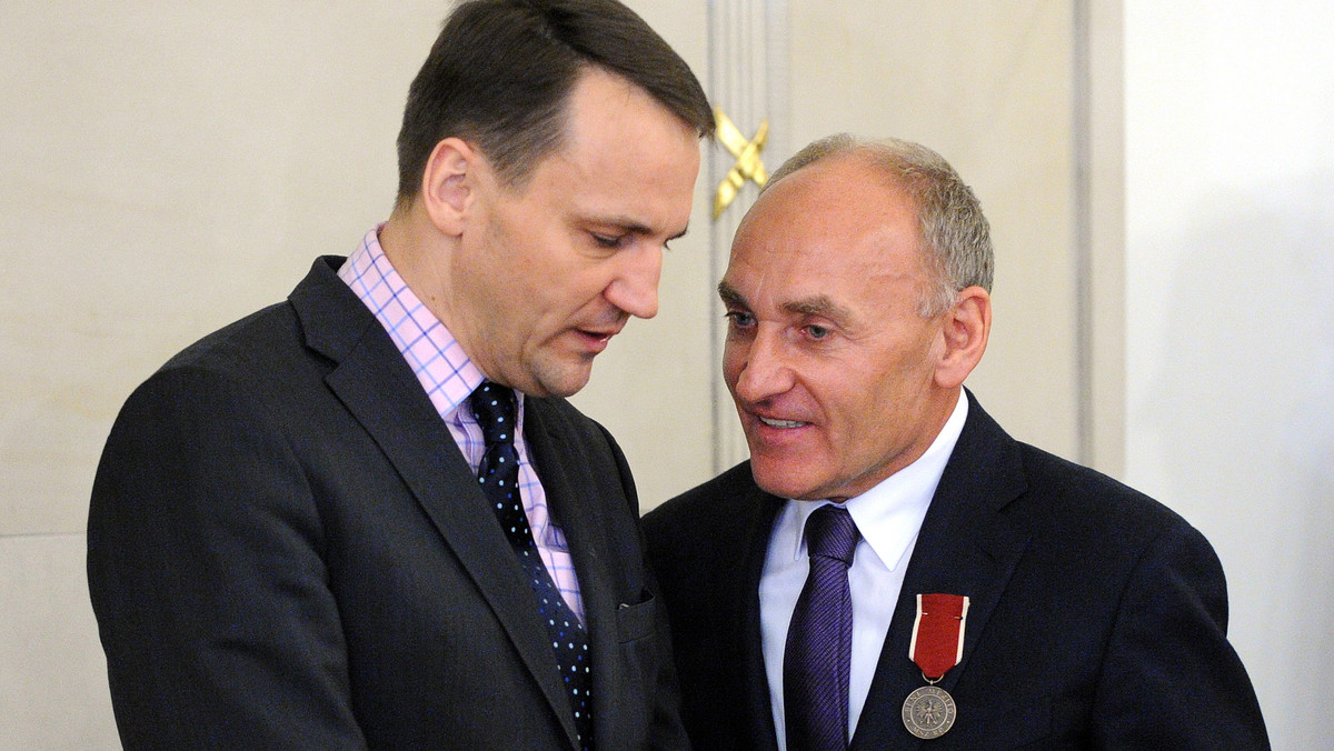 W środę, w Ministerstwie Spraw Zagranicznych, Czesław Lang decyzją Ministra Radosława Sikorskiego otrzymał z jego rąk Odznakę Honorową "Bene merito", za działalność wzmacniającą pozycję Polski na arenie międzynarodowej.