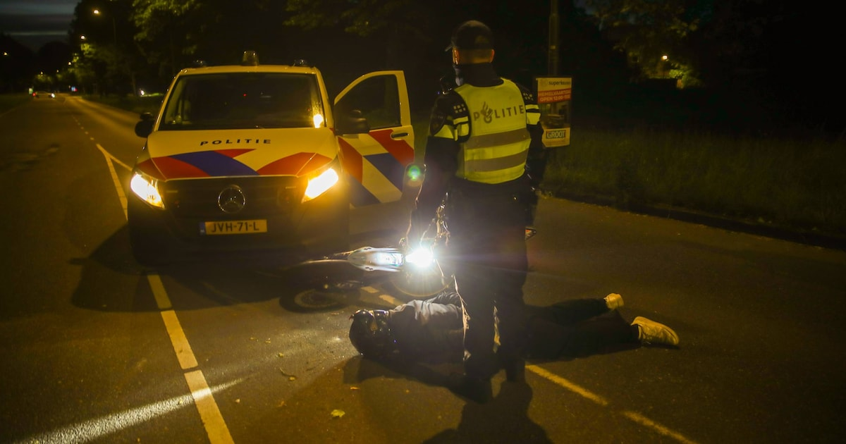 Twaalf arrestaties bij derde protest tegen asielopvang Apeldoorn: jongeren stichten brandjes