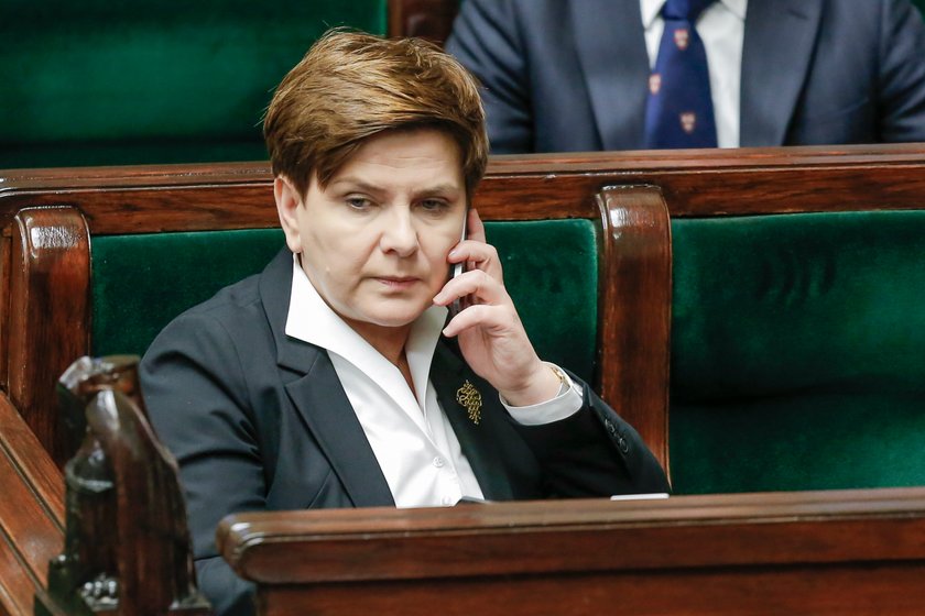 Nieprzyjemny telefon do premier Szydło. Złe wieści dla PiS