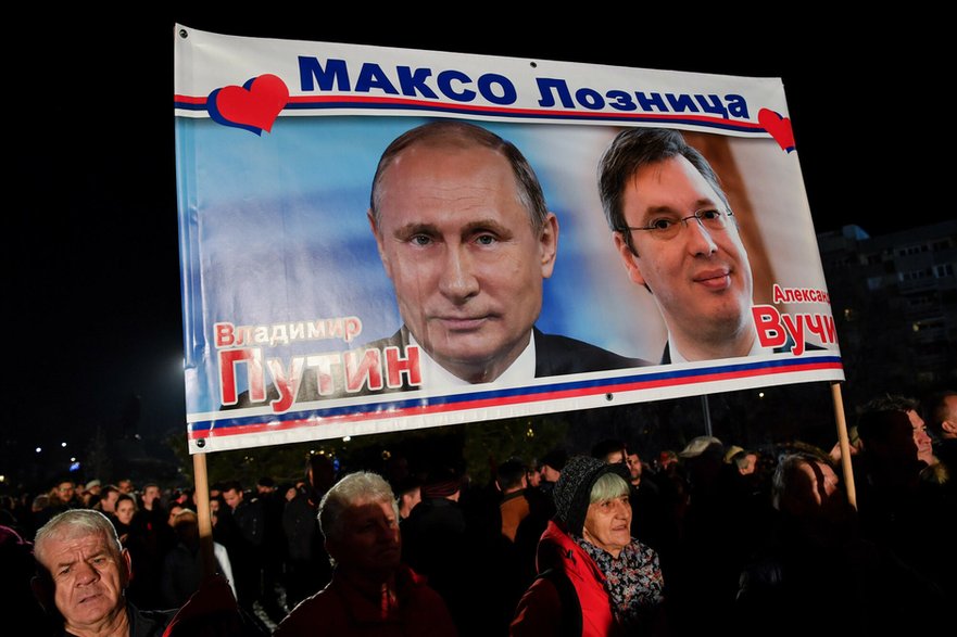 Wizerunki Władimira Putina i Aleksandara Vucicia na demonstracji serbskich zwolenników bliskich relacji ich kraju z Rosją. 2019 r.