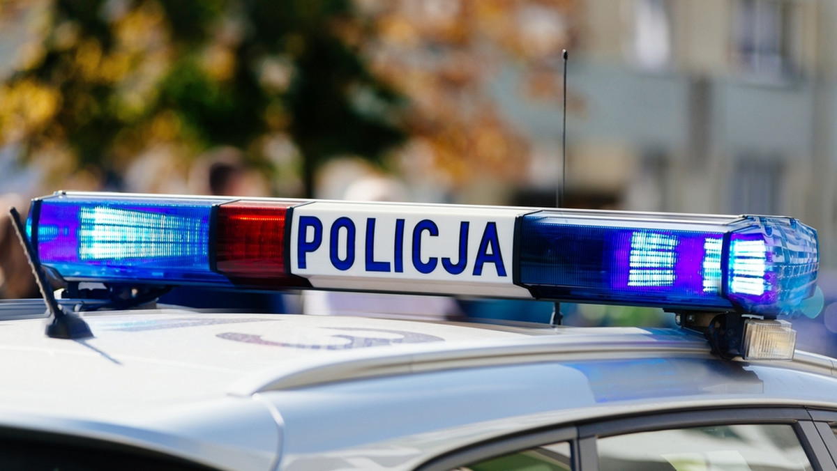 Policjanci z VII Komisariatu Policji w Lublinie poszukują dwóch zaginionych 15-latek: Pauliny Sochy i Julii Gawlik. Dziewczyny w dniu 17 sierpnia wyszły z domu i do chwili obecnej nie powróciły. Ktokolwiek widział zaginione, bądź zna miejsce ich pobytu, proszony jest kontakt z policją pod nr tel.: (81) 535-49-20 lub 997.