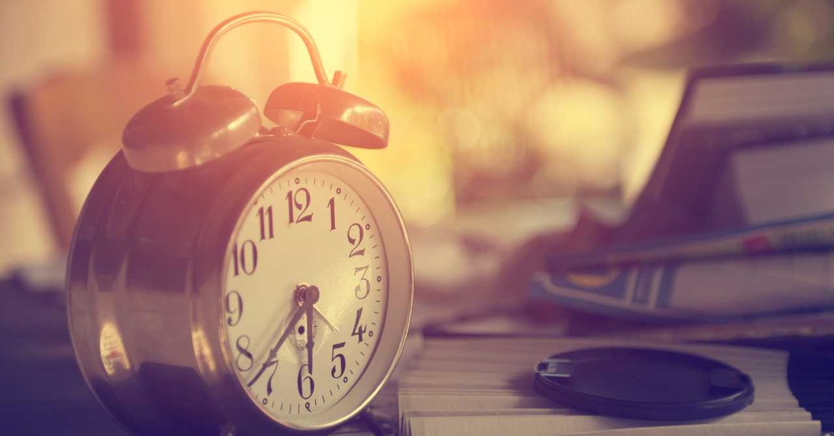 Stały grafik a rozliczanie odstępstw: nadgodziny, dni wolne i odpoczynek