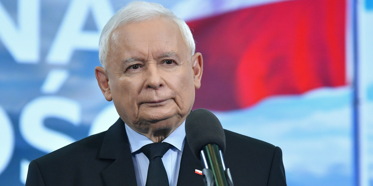 Prezes PiS Jarosław Kaczyński przedstawił hasło ugrupowania w kampanii wyborczej: "Bezpieczna Przyszłość Polaków"