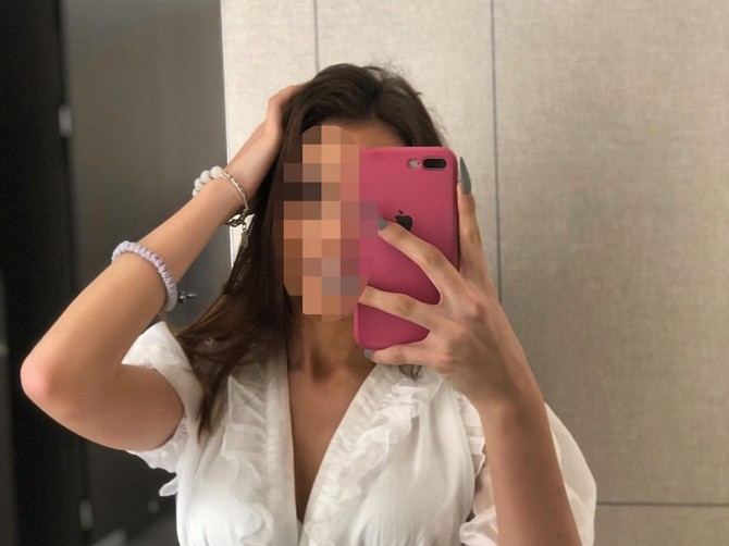 Jutjuberka i influenserka koja je sa 17 godina imala operaciju povećanja grudi, što je izazvalo brojne komentare 