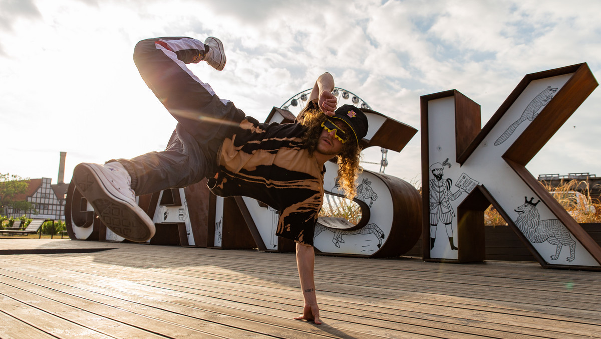 Ruszyła sprzedaż biletów na jedno z najważniejszych wydarzeń breakingowych na świecie – Red Bull BC One World Final - które odbędzie się już 6 listopada. W tym roku po raz pierwszy międzynarodowa czołówka najlepszych tancerzy spotka się w Gdańsku. Nadbałtyckie miasto ugości wszystkich krajowych mistrzów, walczących o miejsce na liście startowej światowego finału, która obejmie szesnastu b-boyów i szesnaście b-girls.