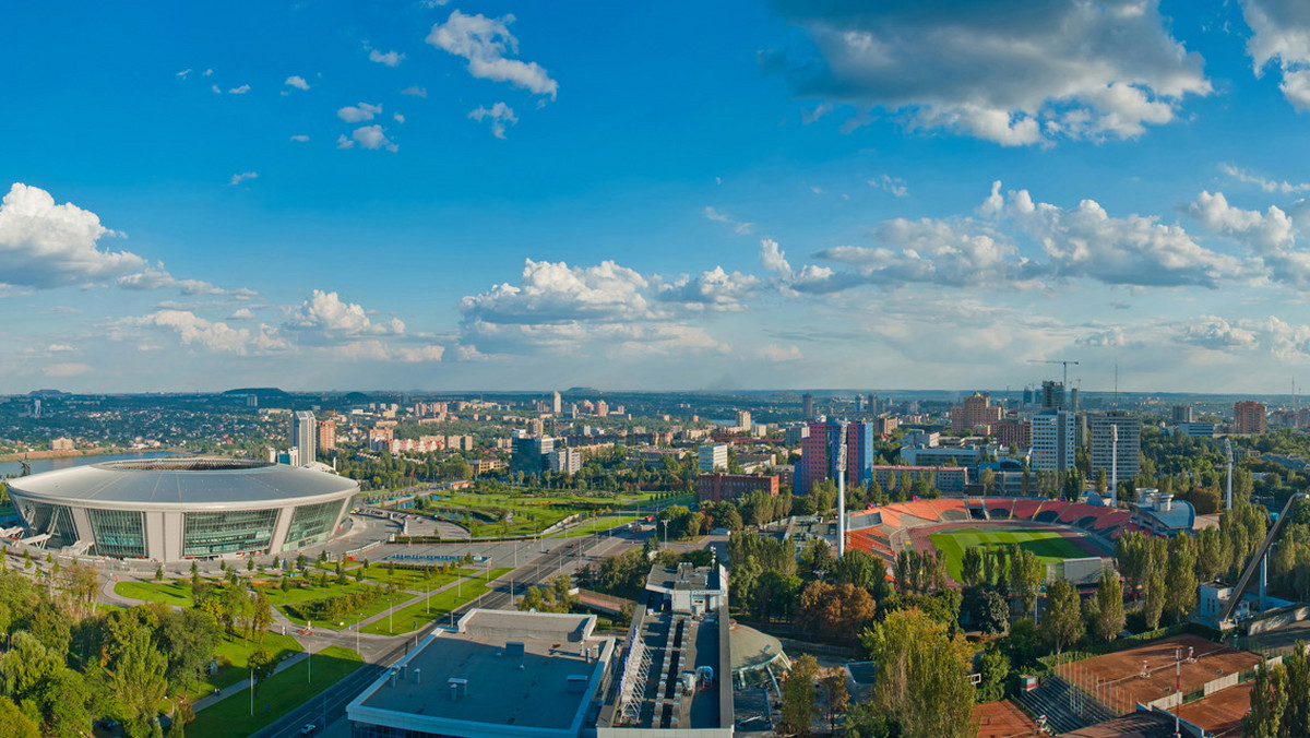 Donieck to finansowe i przemysłowe centrum wschodniej Ukrainy, centrum Donieckiego Zagłębia Węglowego Donbas. Liczące ok. 1 mln mieszkańców, czwarte co do wielkości miasto kraju, nie było do tej pory nastawione na przyjmowanie większej ilości turystów. Euro 2012 to dla niego nie lada wyzwanie.