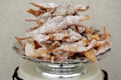 Idealnie kruche, a mniej pracochłonne. Wypróbuj ten patent na faworki!