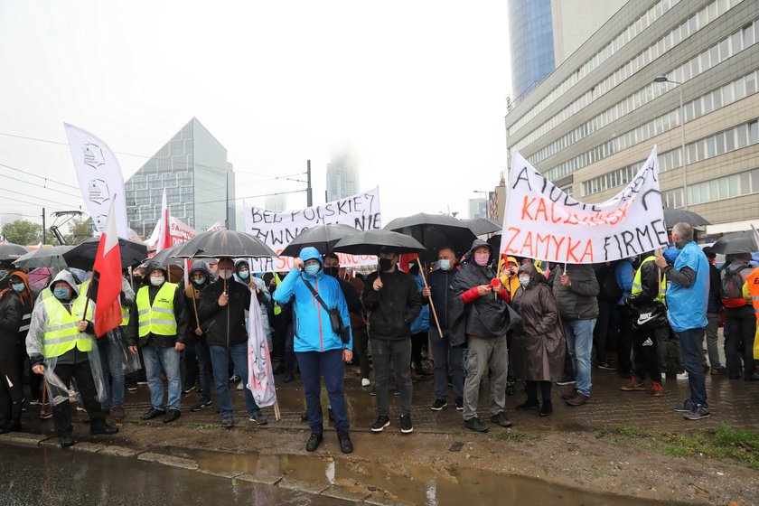 Protest rolników w Warszawie. Zablokowali kluczową trasę