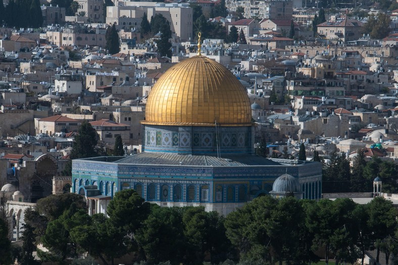 Moscheea Al-Aqsa este unul dintre cele mai importante temple islamice din lume.  Este situat pe Muntele Templului din Ierusalim.  Imaginea arată priveliștea din vârful Muntelui Măslinilor