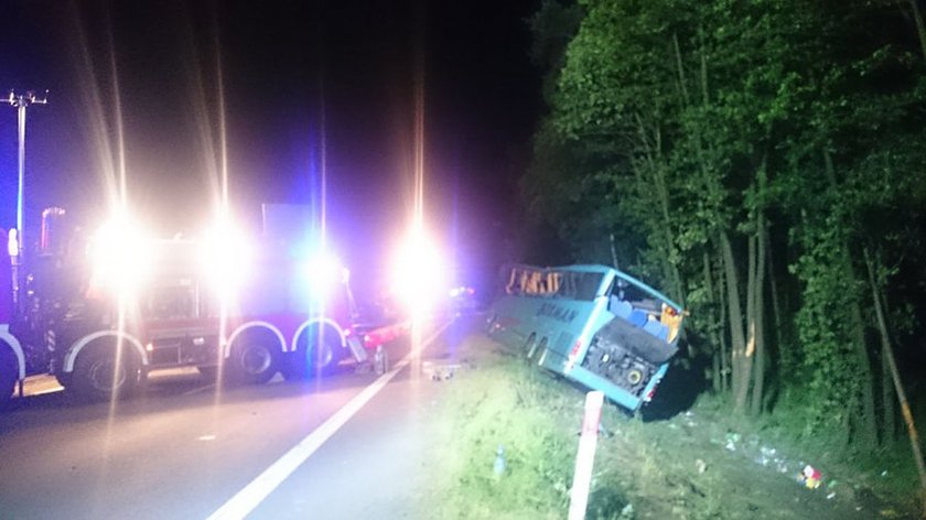 Wypadek autokaru z dziećmi