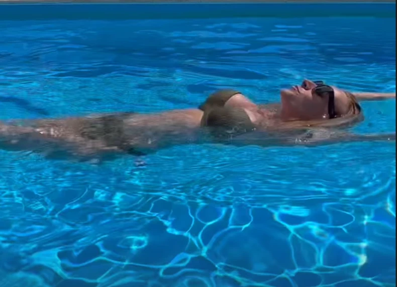 Anđelka Prpić u kupaćem