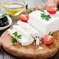 Fogyaszthatok feta sajtot a várandósság alatt? Az orvos válaszol